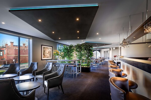 Frukost och middag serveras