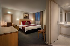 Executive Room, 1 Queen Bed, Non Smoking (Walk-in Shower;Larger Room)