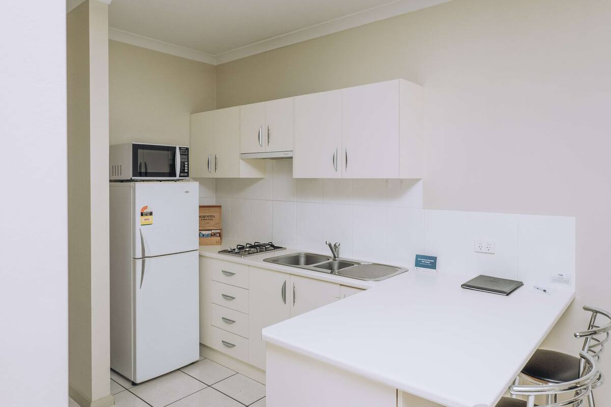 standard apartment, 2 single beds, non smoking | private kitchenette | fridge, coffee/tea maker, electric kettle