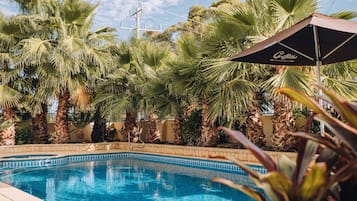 Outdoor pool, pool umbrellas, sun loungers