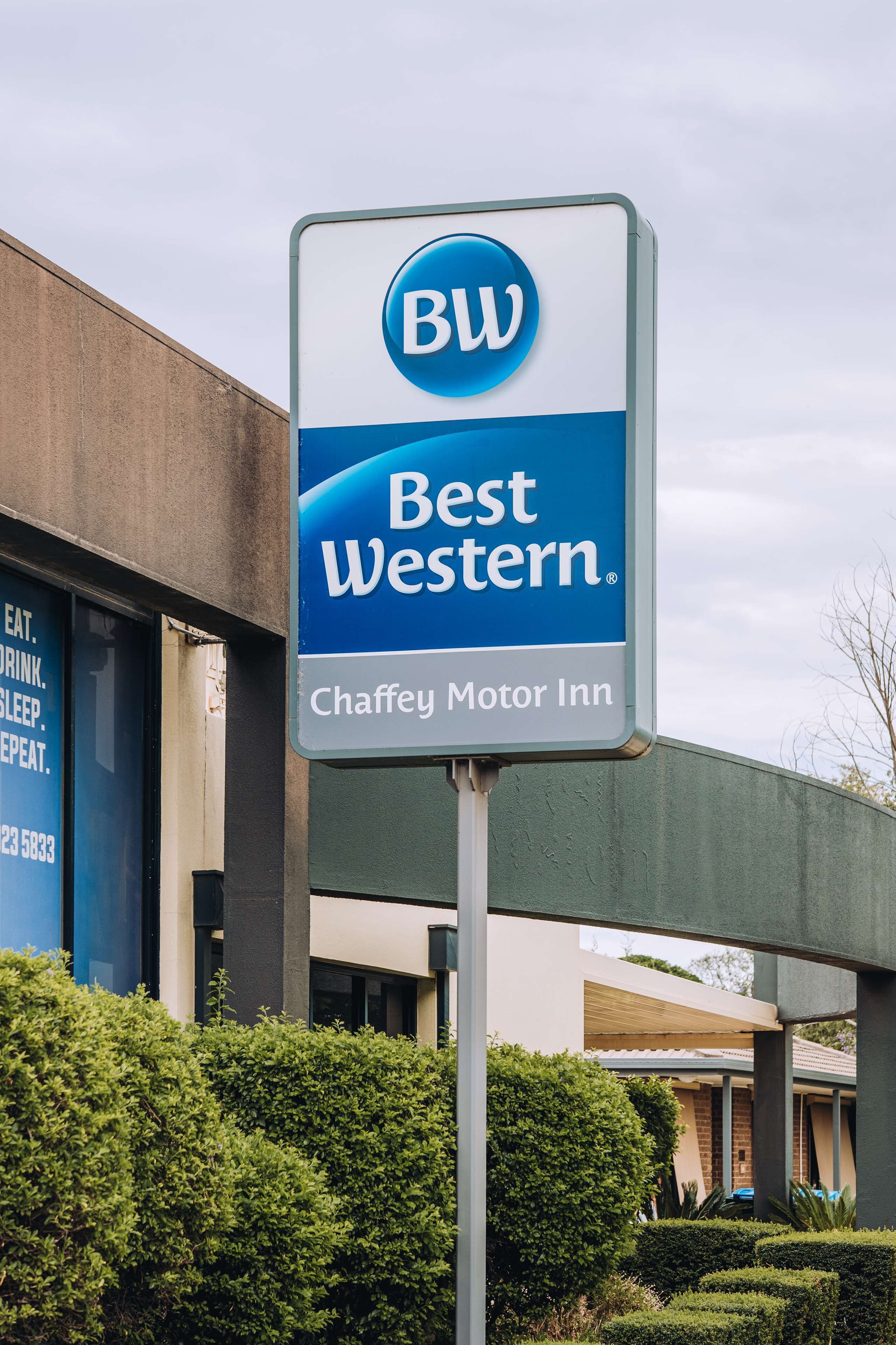 Indicador de Best Western amb el nom Chaffey Motor Inn.