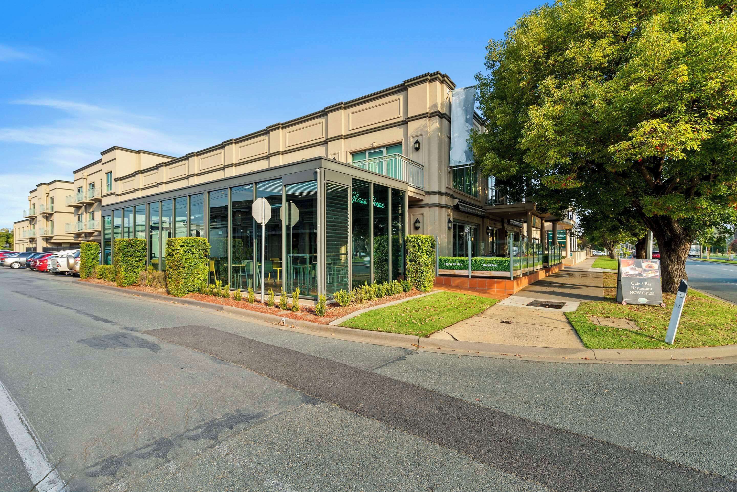 Breakfast, lunch served; Modern European cuisine, al fresco dining 