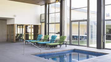 Indoor spa tub