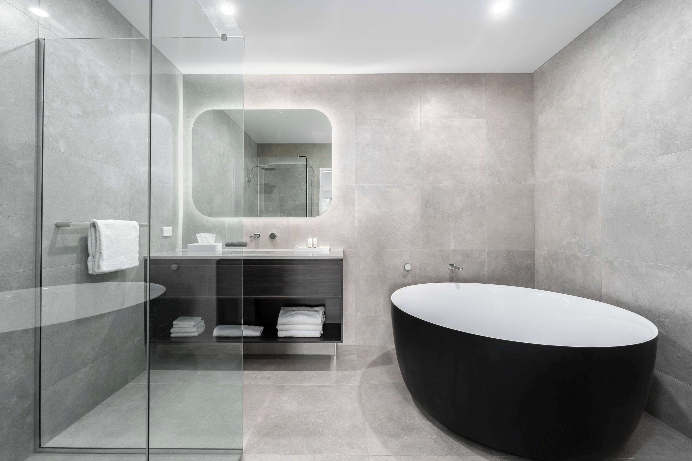 Luxury One Bedroom Apartment | Bathroom