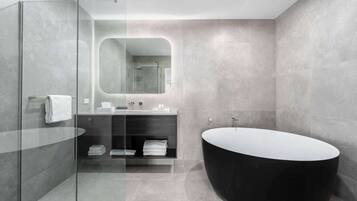 Luxury One Bedroom Apartment | Bathroom