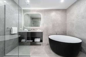 Appartement Luxe, 1 très grand lit et 1 canapé-lit | Salle de bain