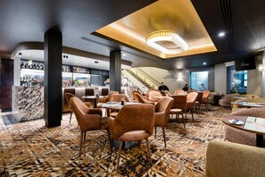 Breakfast, lunch, dinner and brunch served - Quality Hotel Parklake Shepparton (Shepparton)