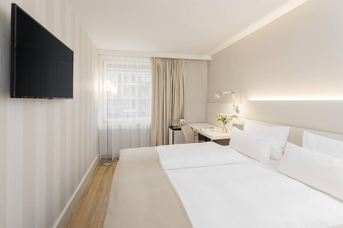 1 bedroom, hypo-allergenic bedding, pillow-top beds, minibar