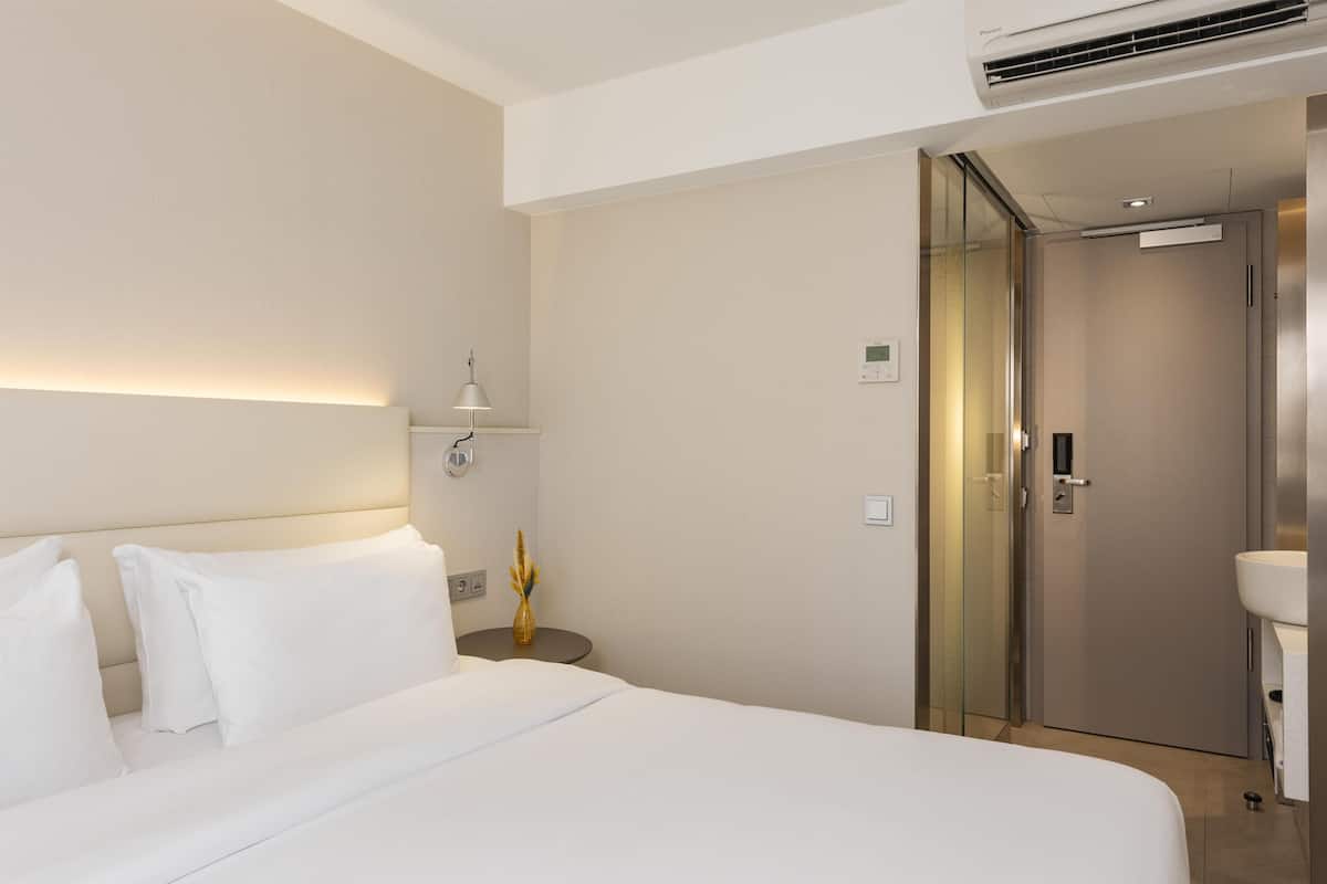 Small Standard Room | Hypo-allergenic bedding available, pillowtop beds, minibar, in-room safe