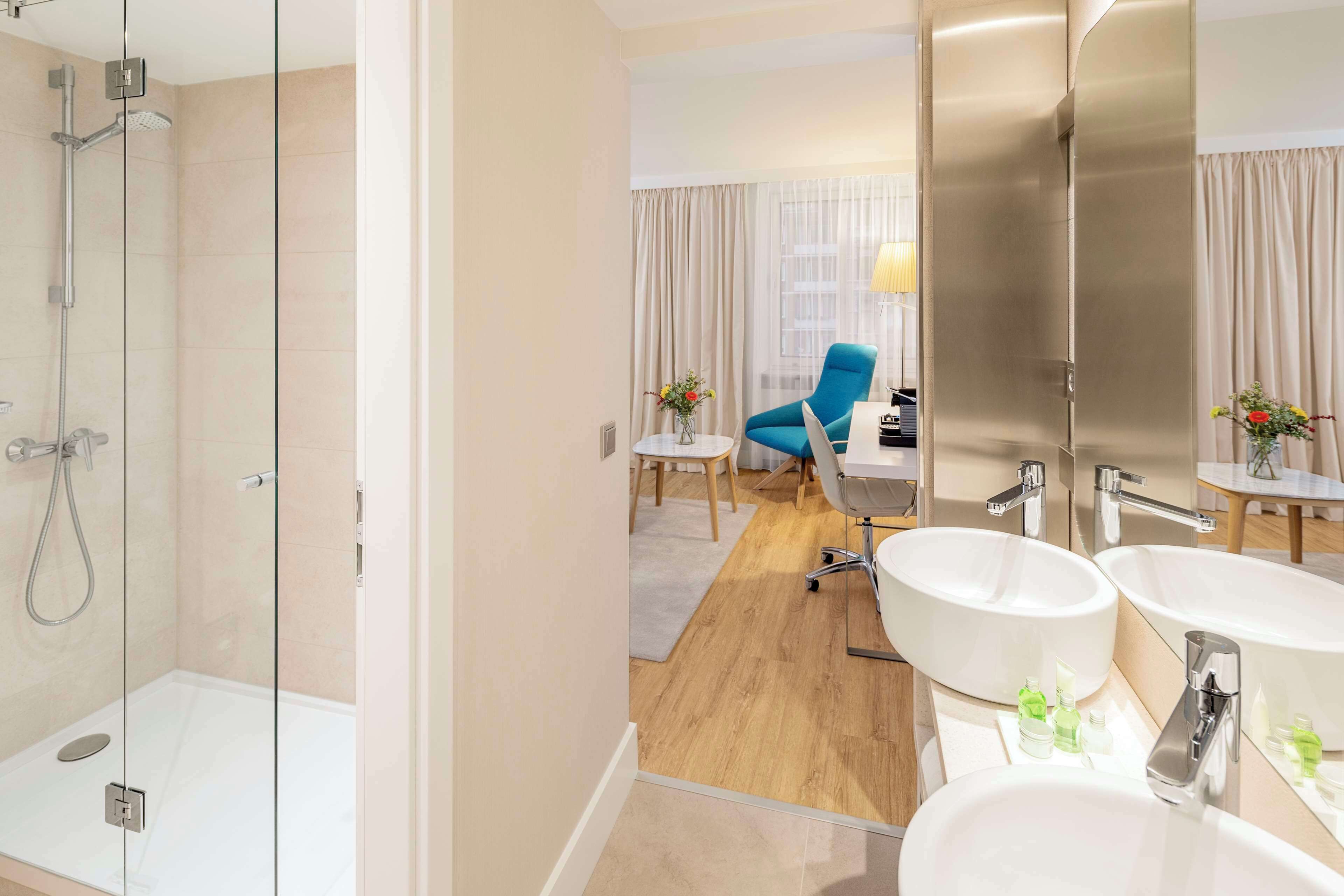 1 bedroom, hypo-allergenic bedding, pillow-top beds, minibar