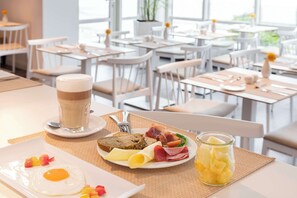 Tägliches Frühstücksbuffet gegen Gebühr