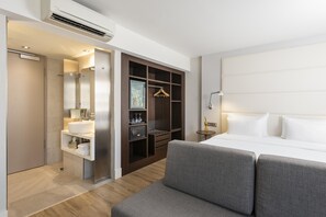 Ropa de cama hipoalergénica, colchones con pillow-top y minibar 