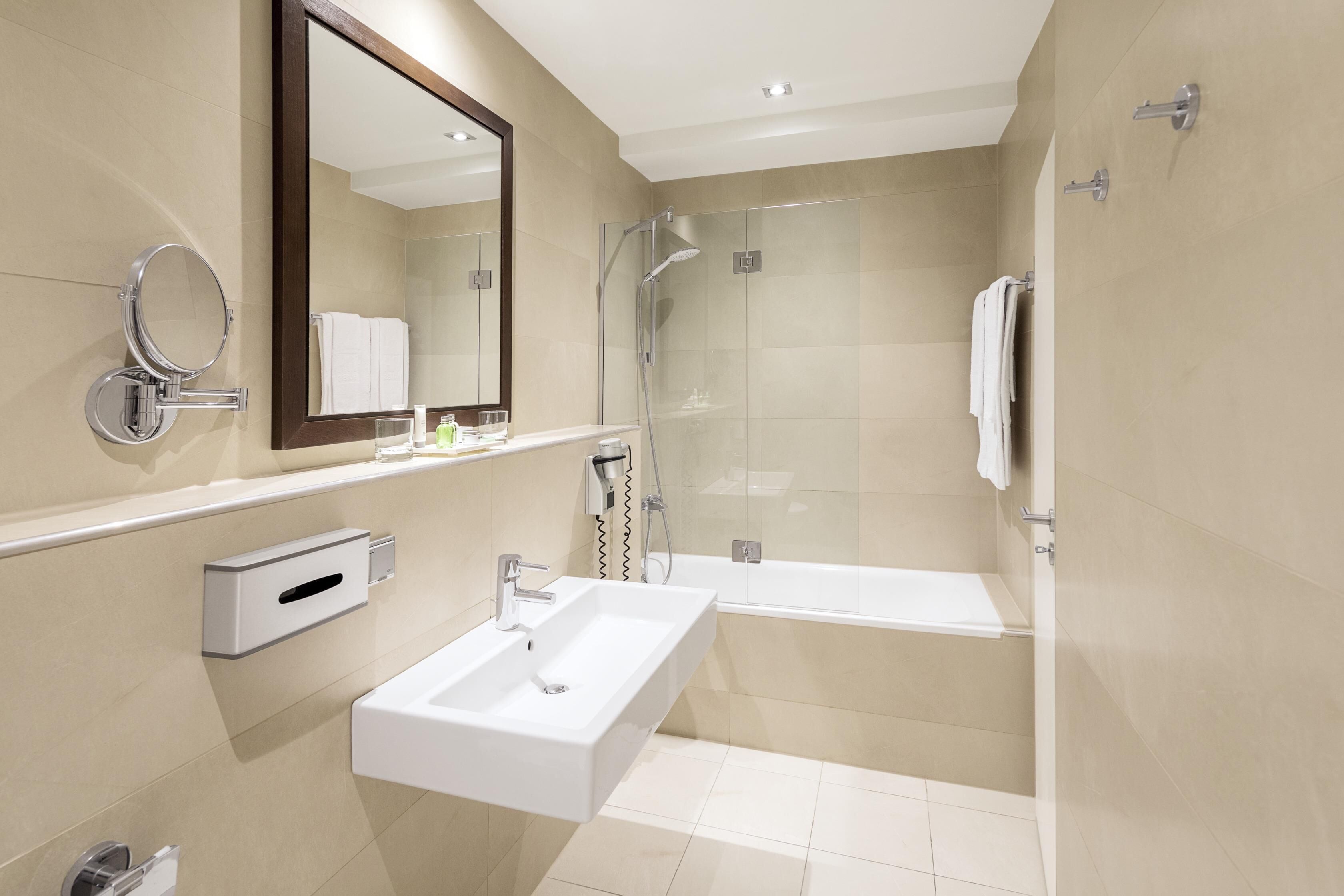 1 bedroom, hypo-allergenic bedding, pillow-top beds, minibar