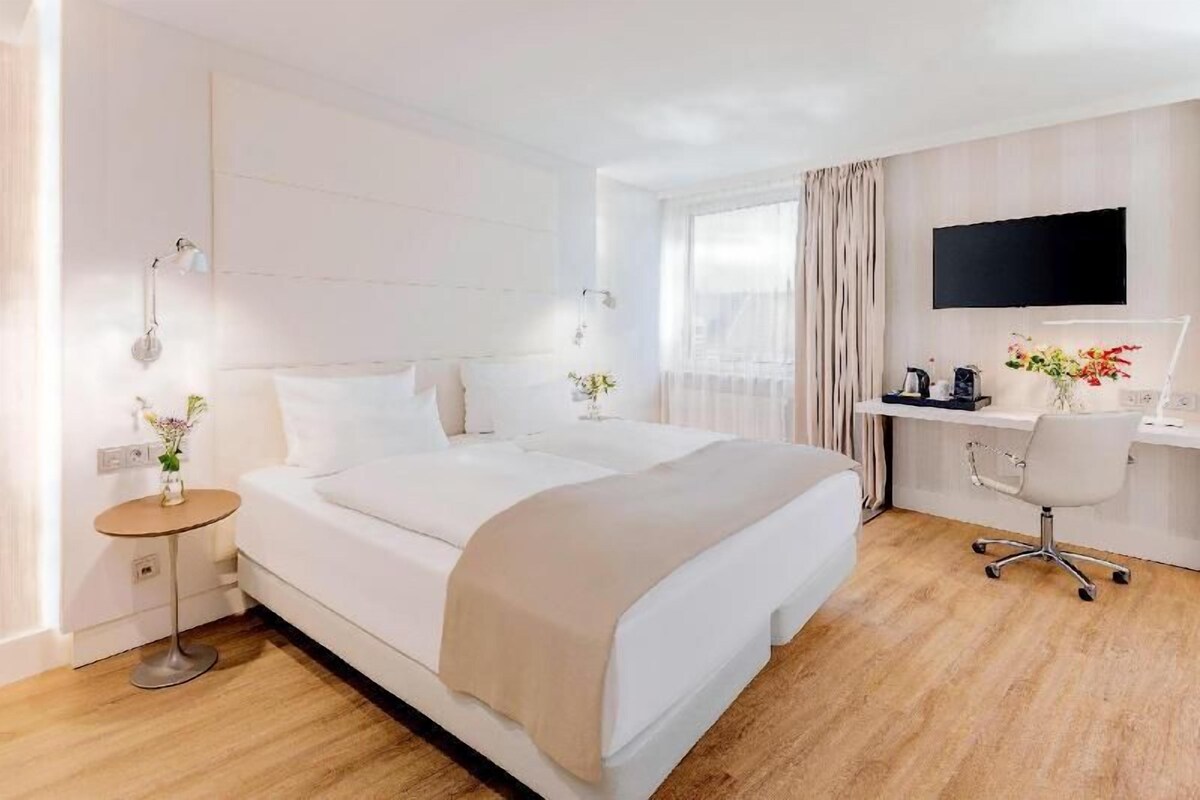 Hypo-allergenic bedding available, pillowtop beds, minibar, in-room safe
