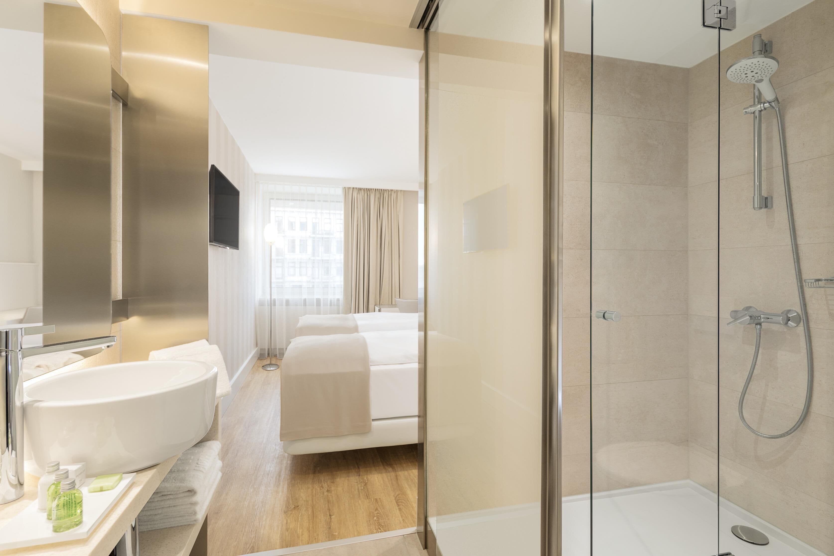 1 bedroom, hypo-allergenic bedding, pillow-top beds, minibar