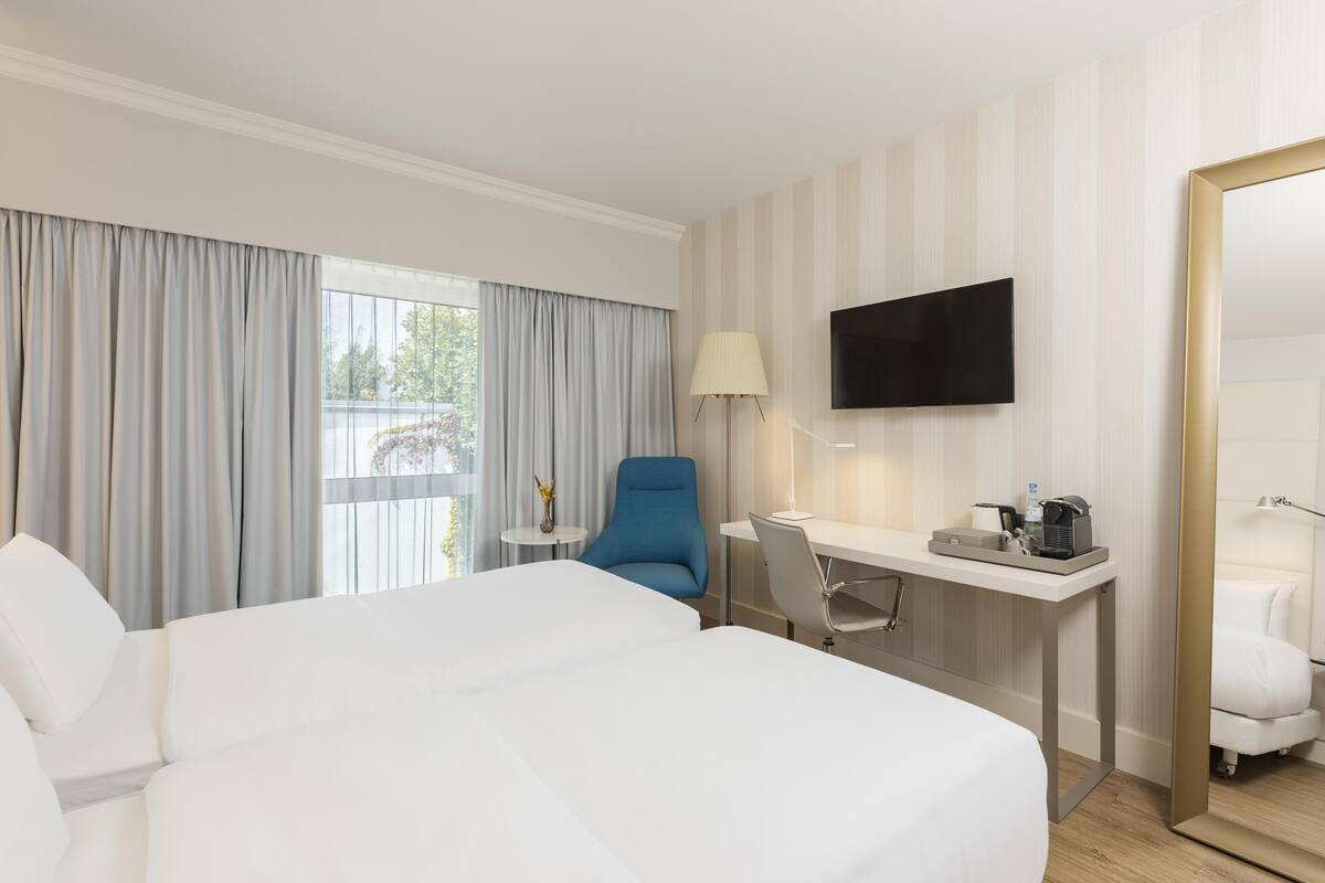 Hypo-allergenic bedding available, pillowtop beds, minibar, in-room safe