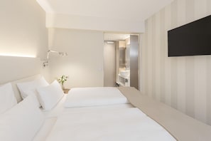 1 bedroom, hypo-allergenic bedding, pillowtop beds, minibar