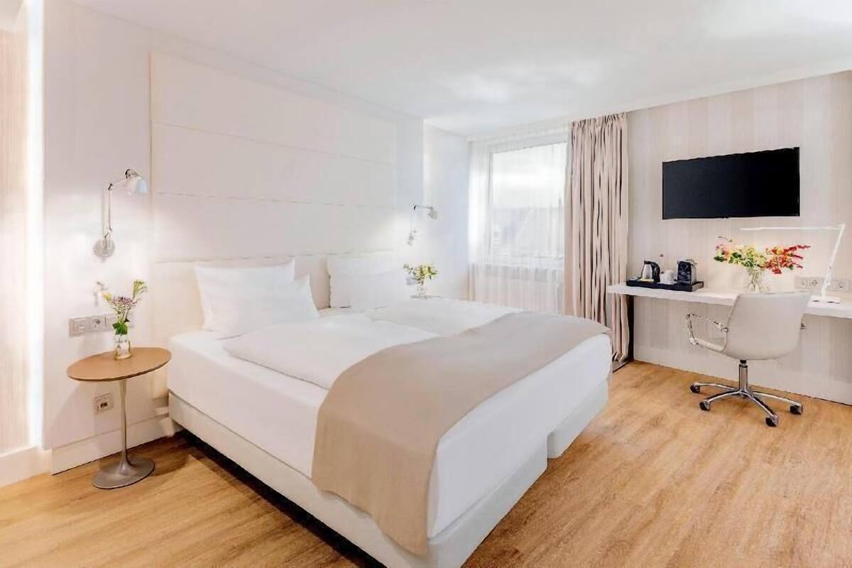Ropa de cama hipoalergénica, colchones con pillow-top y minibar