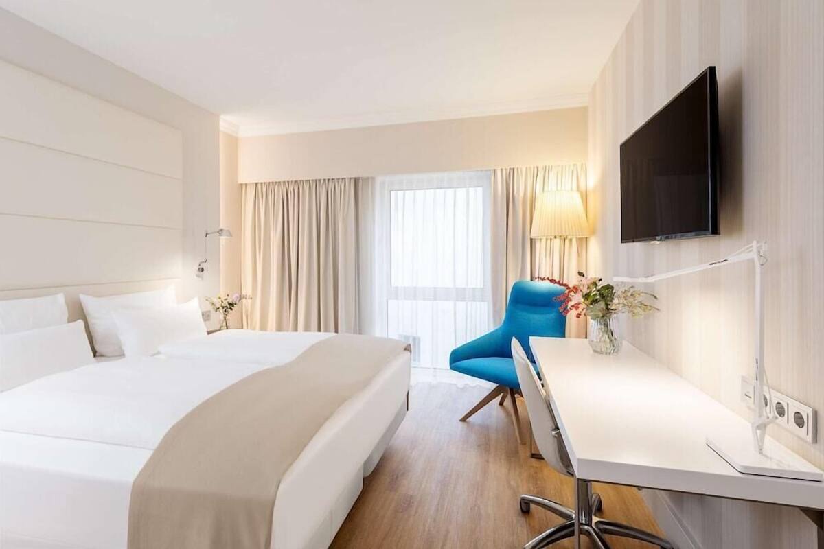 Ropa de cama hipoalergénica, colchones con pillow-top y minibar
