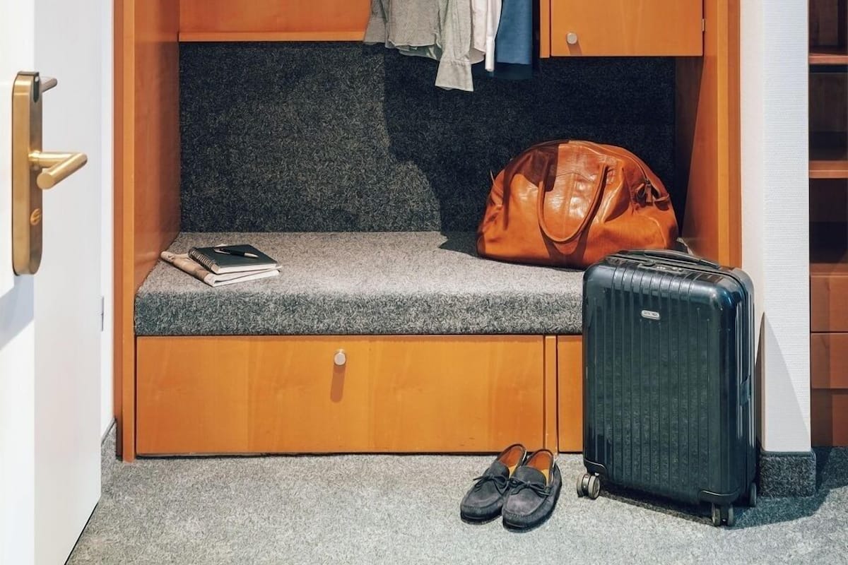 Habitación individual | Ropa de cama hipoalergénica, minibar, caja fuerte y escritorio