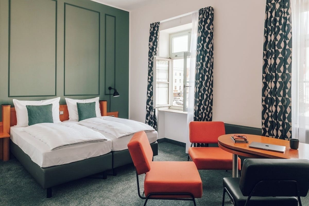 Habitación doble superior | Ropa de cama hipoalergénica, minibar, caja fuerte y escritorio