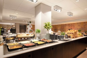 Päivittäinen buffetaamiainen (36 EUR per henkilö)