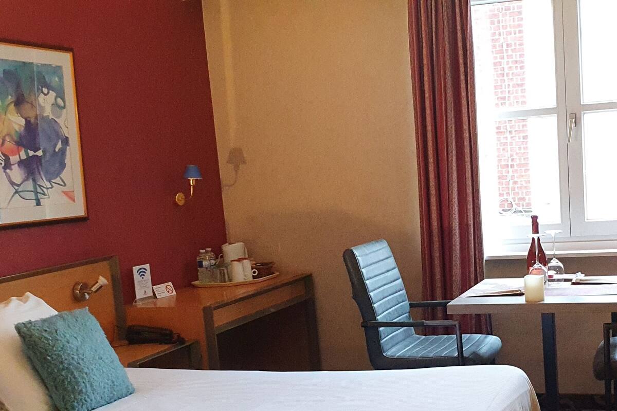 Habitación doble | Caja de seguridad en la habitación, wifi gratis y ropa de cama