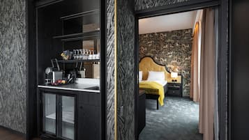Suite, ikke-røyk | Sengetøy av topp kvalitet, minibar og skrivebord