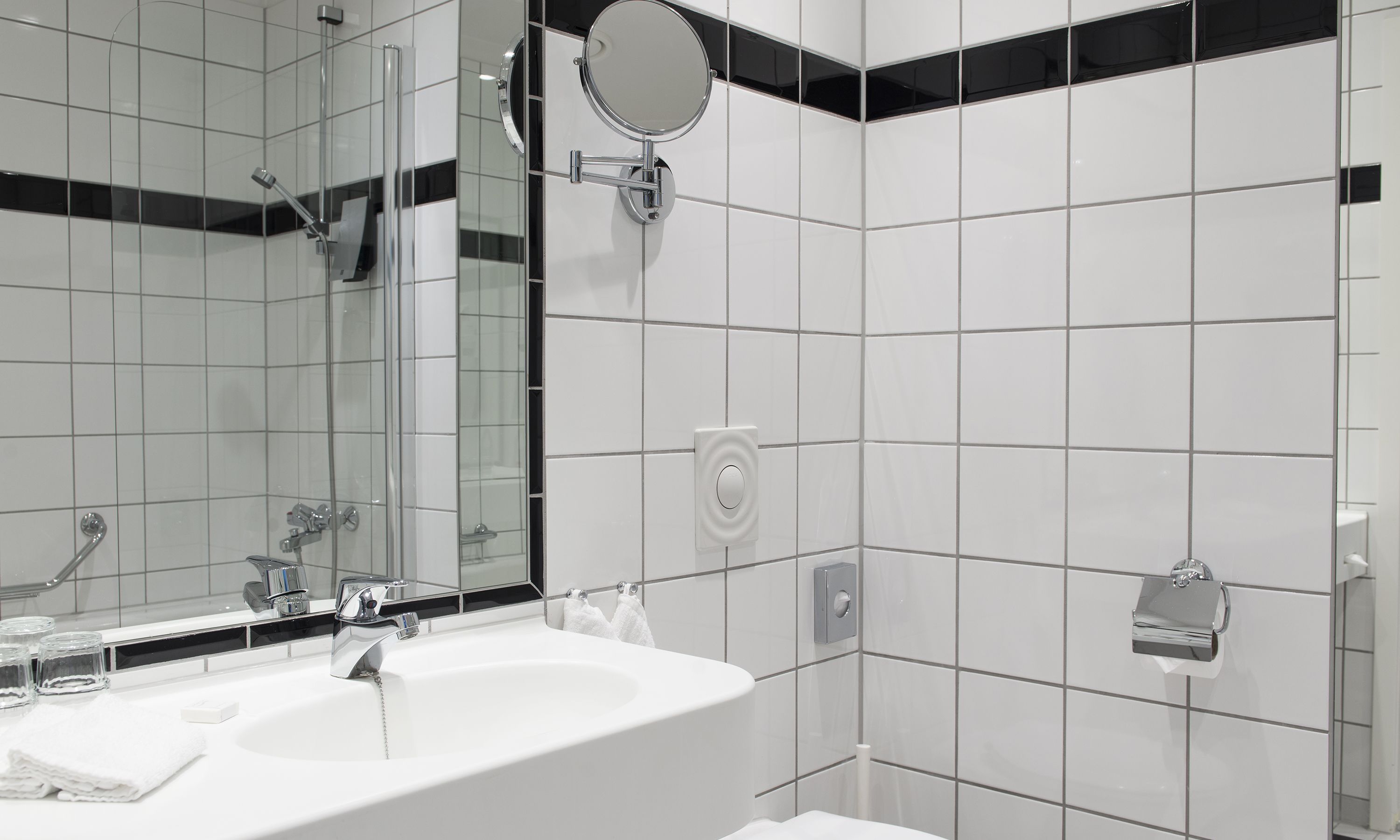 premium bedding, minibar, desk, blackout curtains