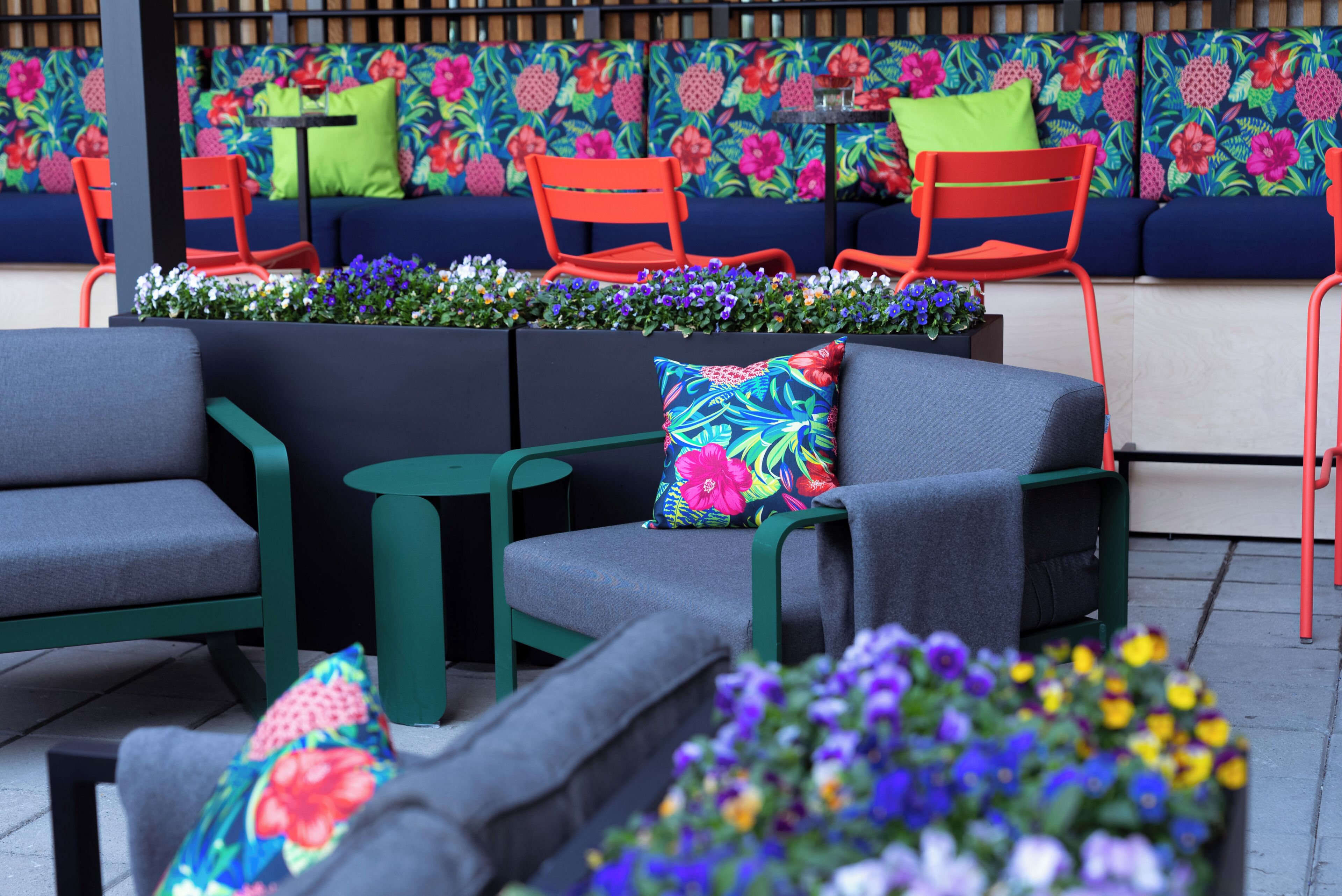 breakfast, lunch and dinner served