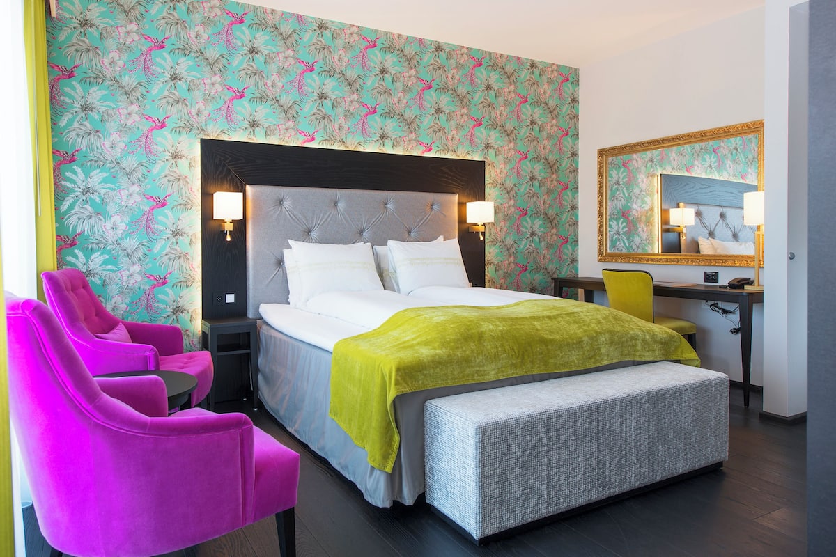 Suite, Non Smoking | Premium bedding, minibar, desk, blackout curtains