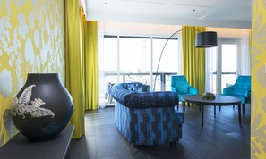Premium bedding, minibar, desk, blackout drapes