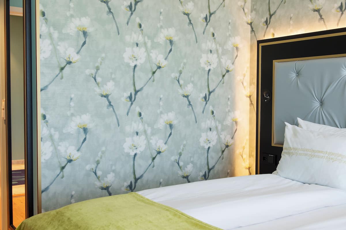 Room, Accessible | Premium bedding, minibar, desk, blackout curtains