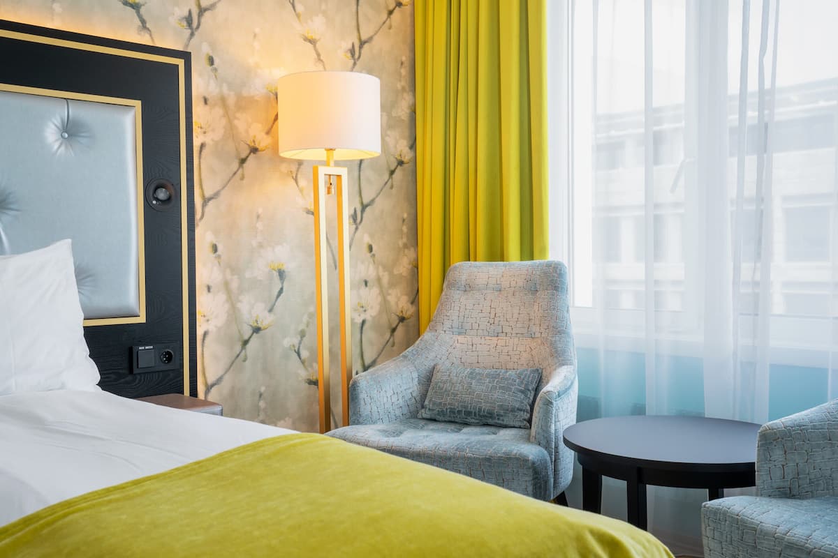 Standard Twin Room, Non Smoking | Premium bedding, minibar, desk, blackout curtains