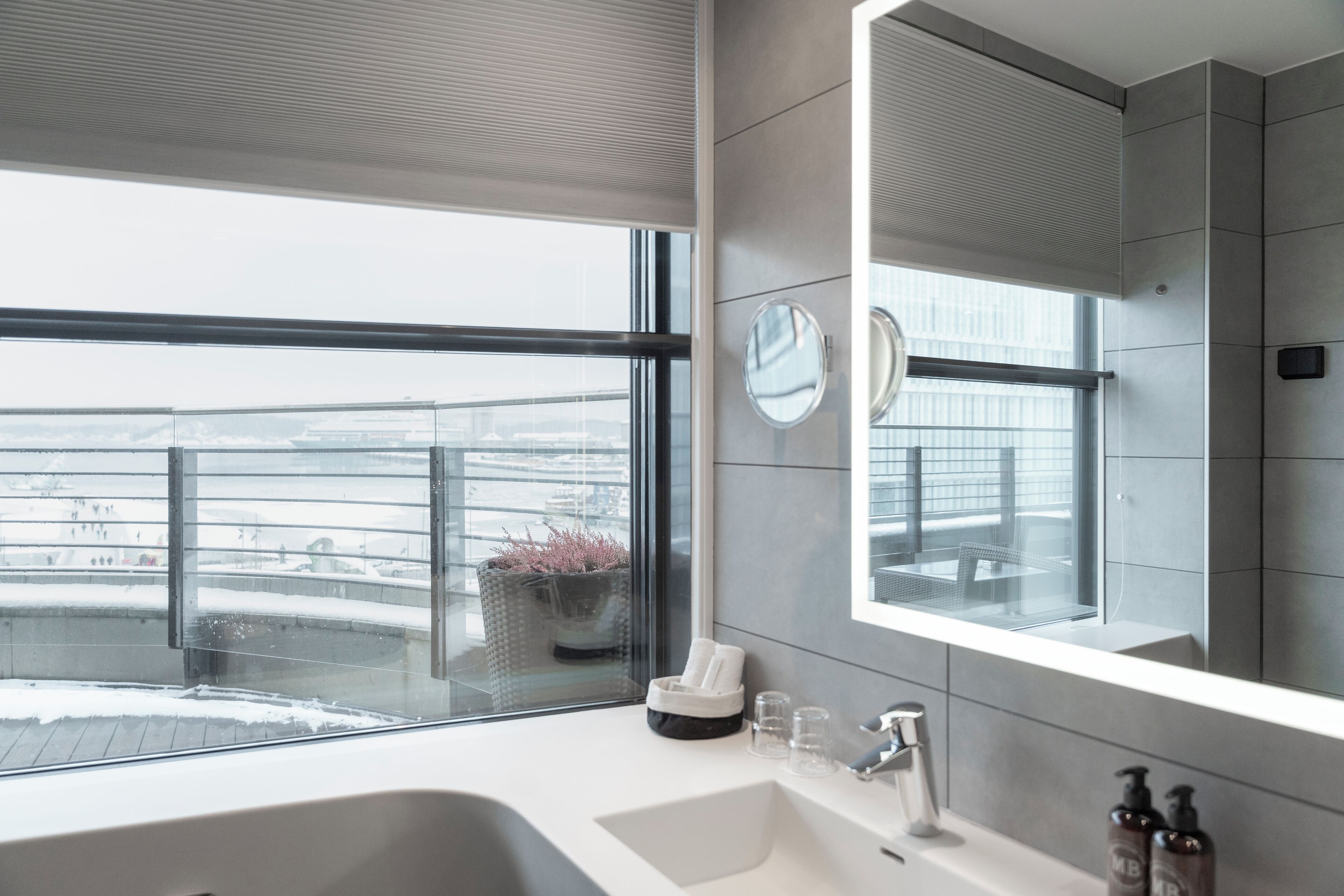 Business Room, Non Smoking | Bathroom | Hair dryer, towels, soap, shampoo