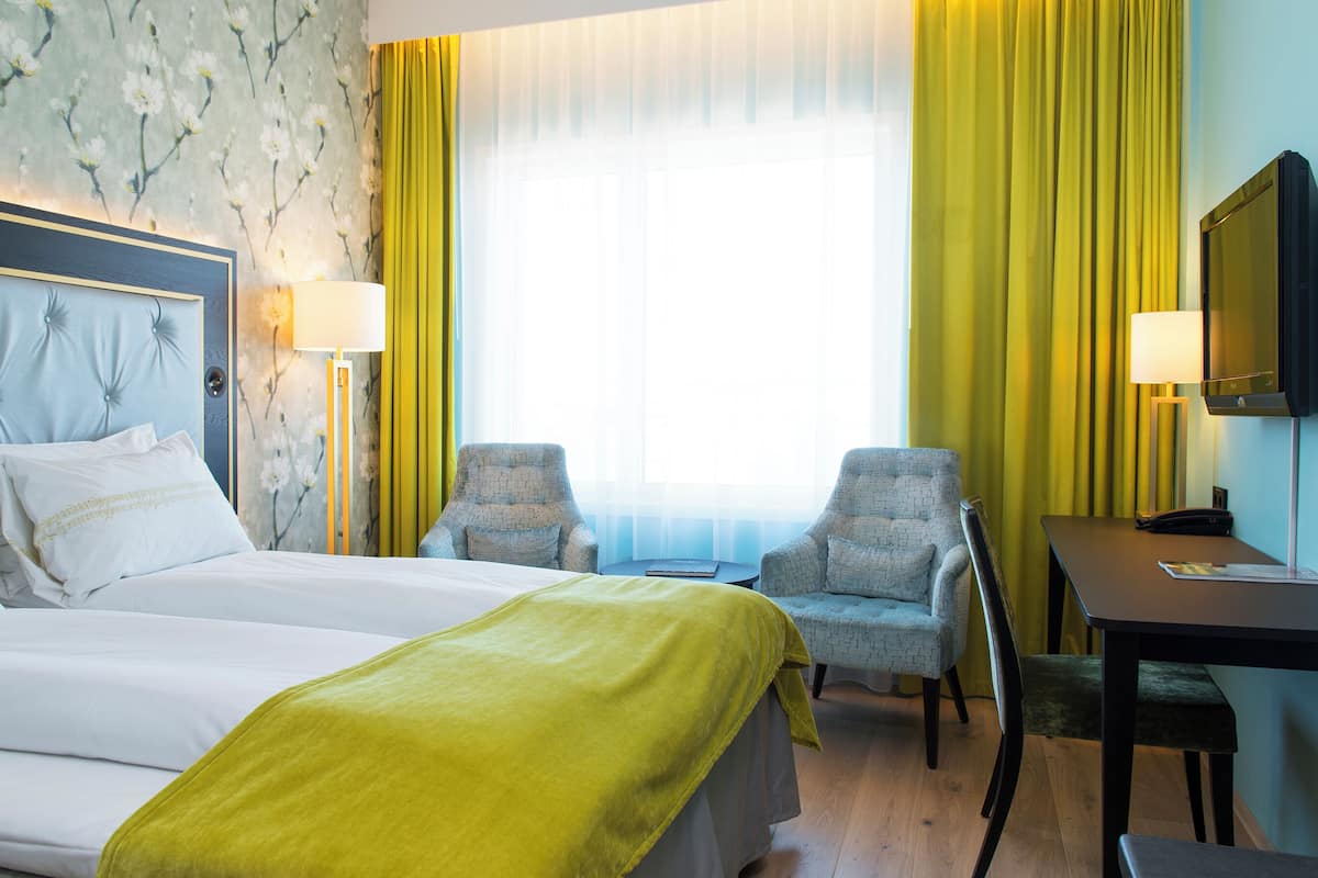 Standard Double Room, Non Smoking | Premium bedding, minibar, desk, blackout curtains