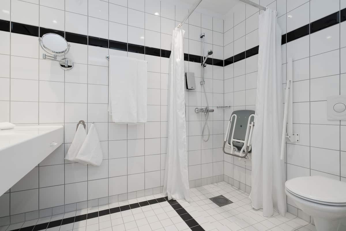 Room, Accessible | Bathroom