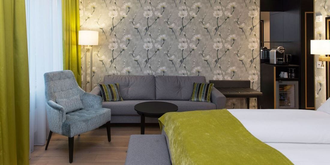 Ropa de cama de alta calidad, minibar y escritorio 