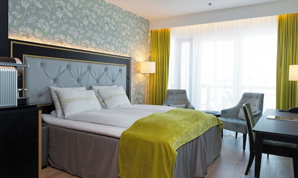 Superior Room, Non Smoking | Premium bedding, minibar, desk, blackout drapes - Thon Hotel Opera (Oslo)