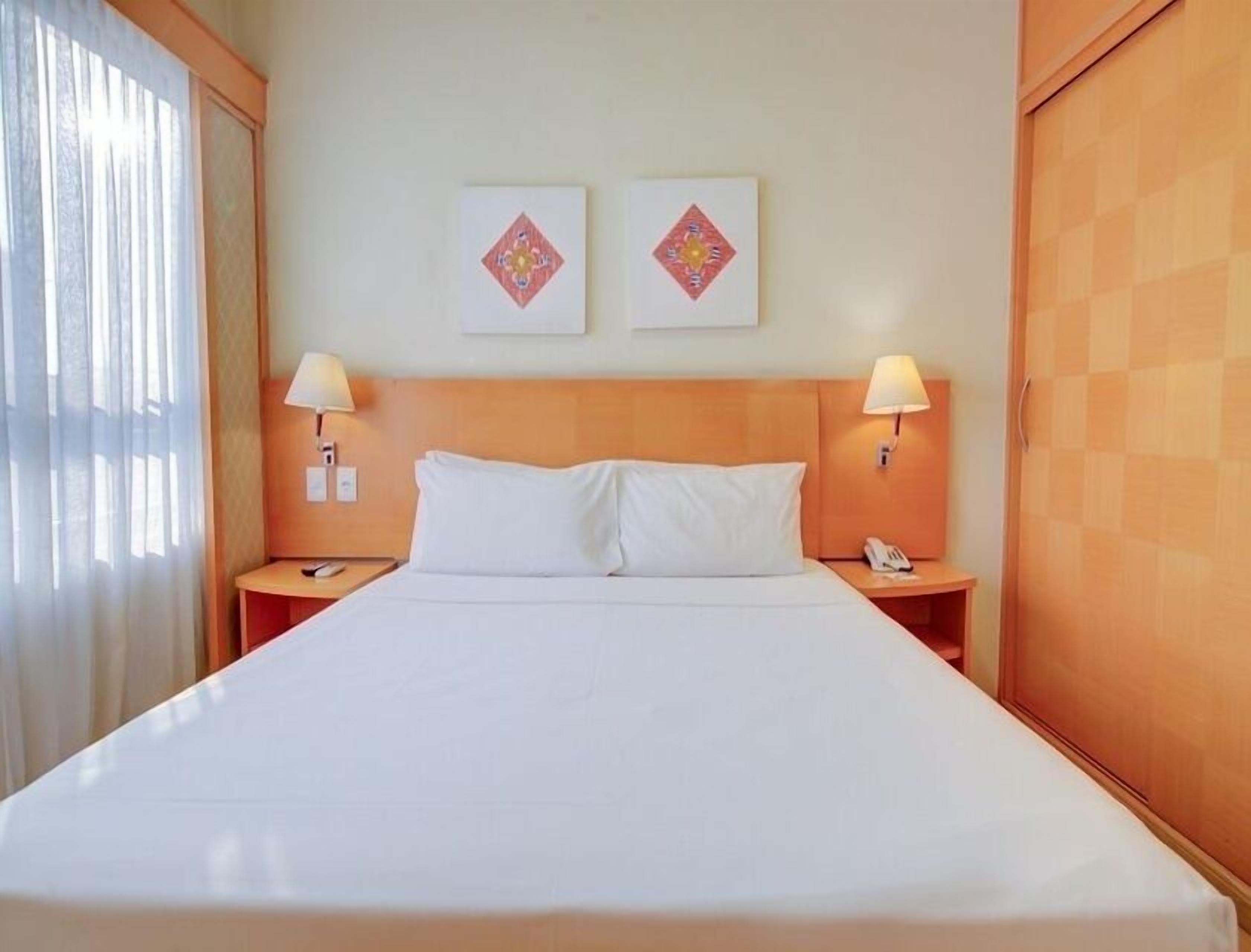 Habitación estándar doble, no fumadores | Minibar, caja fuerte, escritorio y espacio para trabajar con un portátil