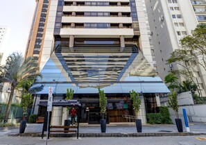 Fachada de la propiedad
