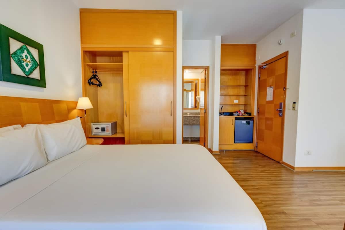 Minibar, in-room safe, desk, laptop workspace