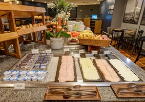 Daily continental breakfast for a fee - Quality Hotel Paulista - Sao Paulo (São Paulo)