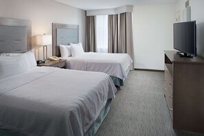 Roupas de cama premium, escrivaninha, espaço de trabalho para notebook