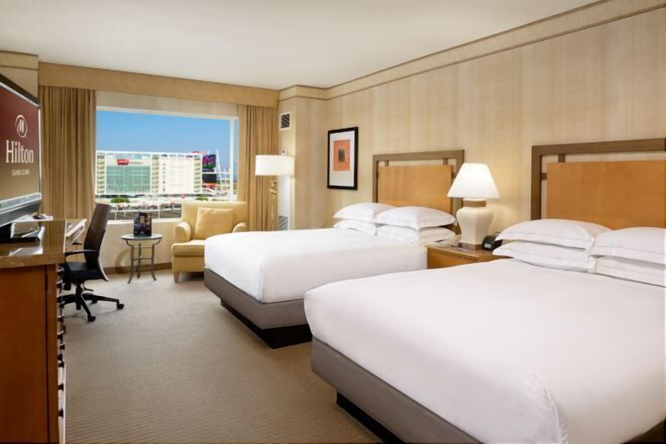 高級寢具、舒適加層、客房內保險箱、書桌