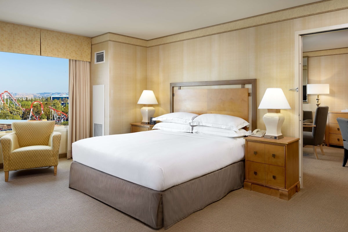 1 bedroom, premium bedding, pillowtop beds, in-room safe