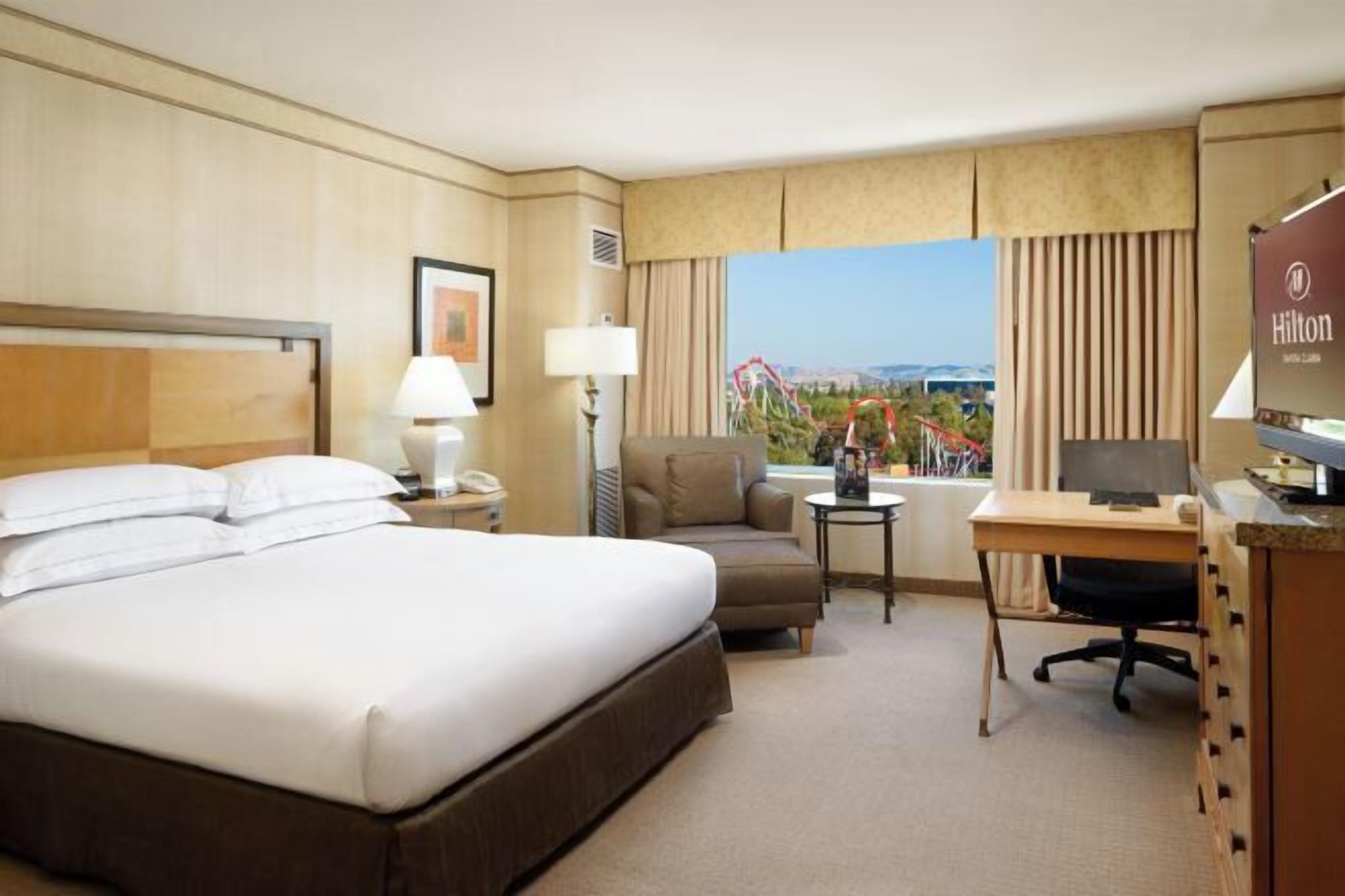 高級寢具、舒適加層、客房內保險箱、書桌