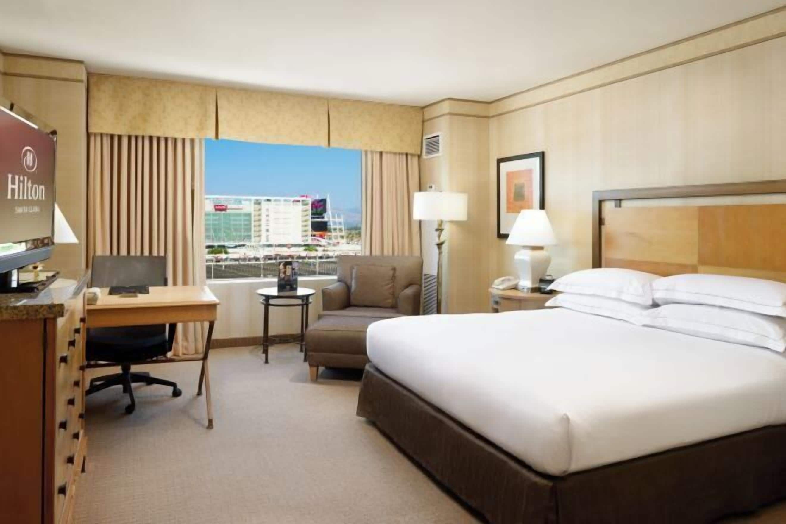 高級寢具、舒適加層、客房內保險箱、書桌