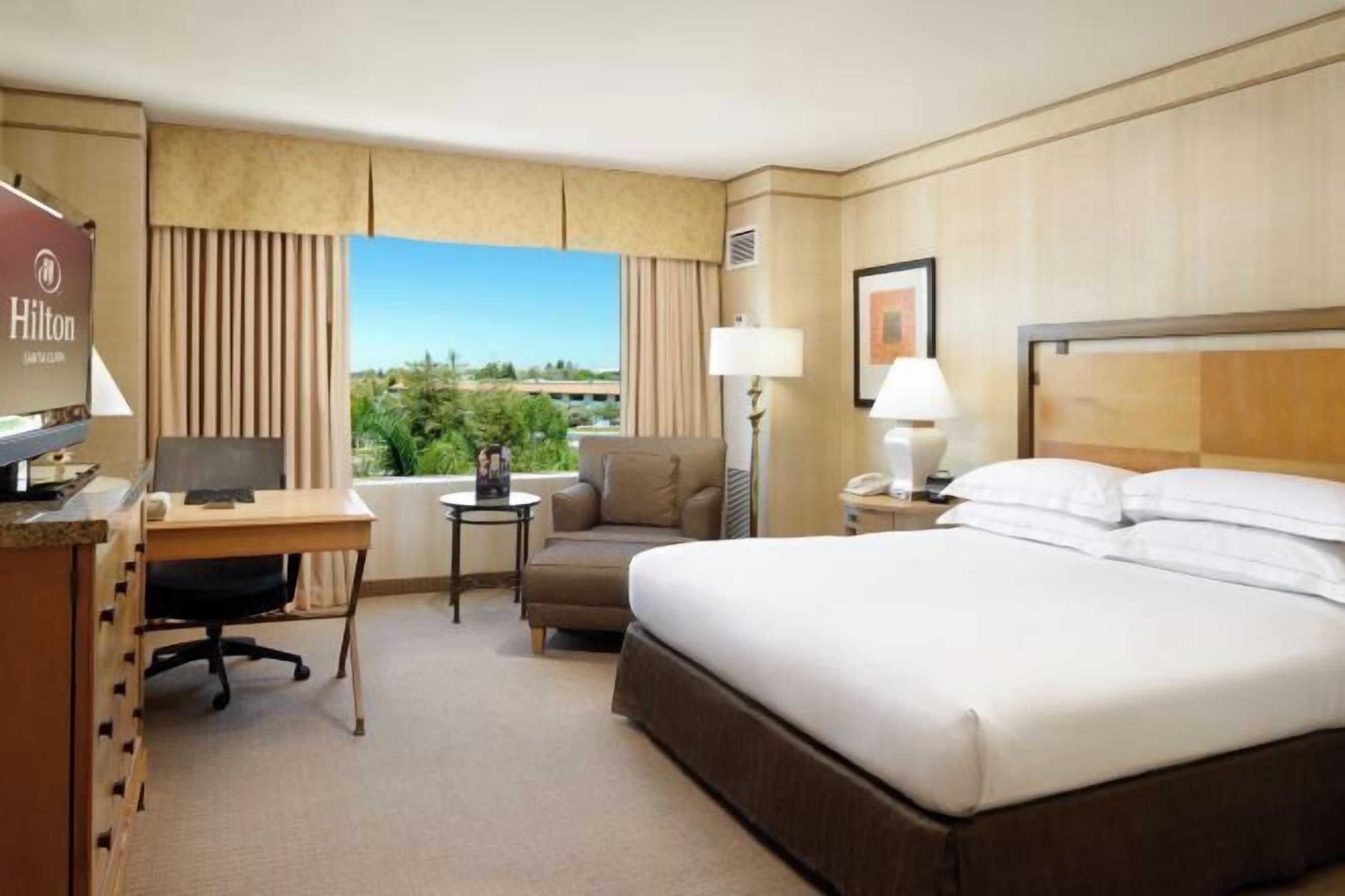 高級寢具、舒適加層、客房內保險箱、書桌