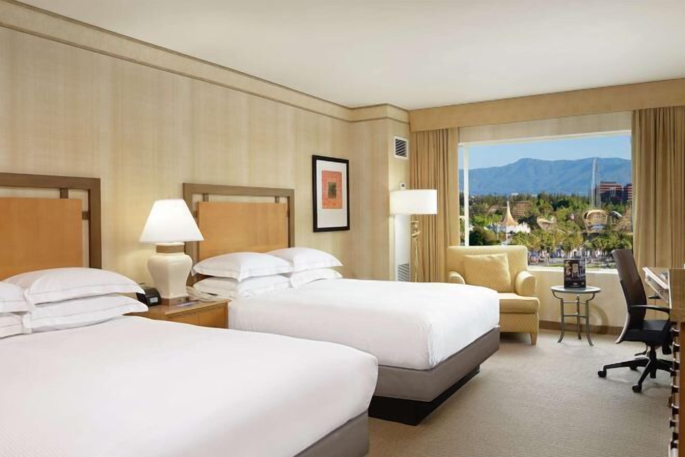 高級寢具、舒適加層、客房內保險箱、書桌